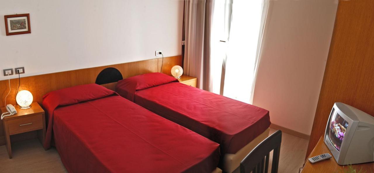 Hotel Morolli Rimini Extérieur photo
